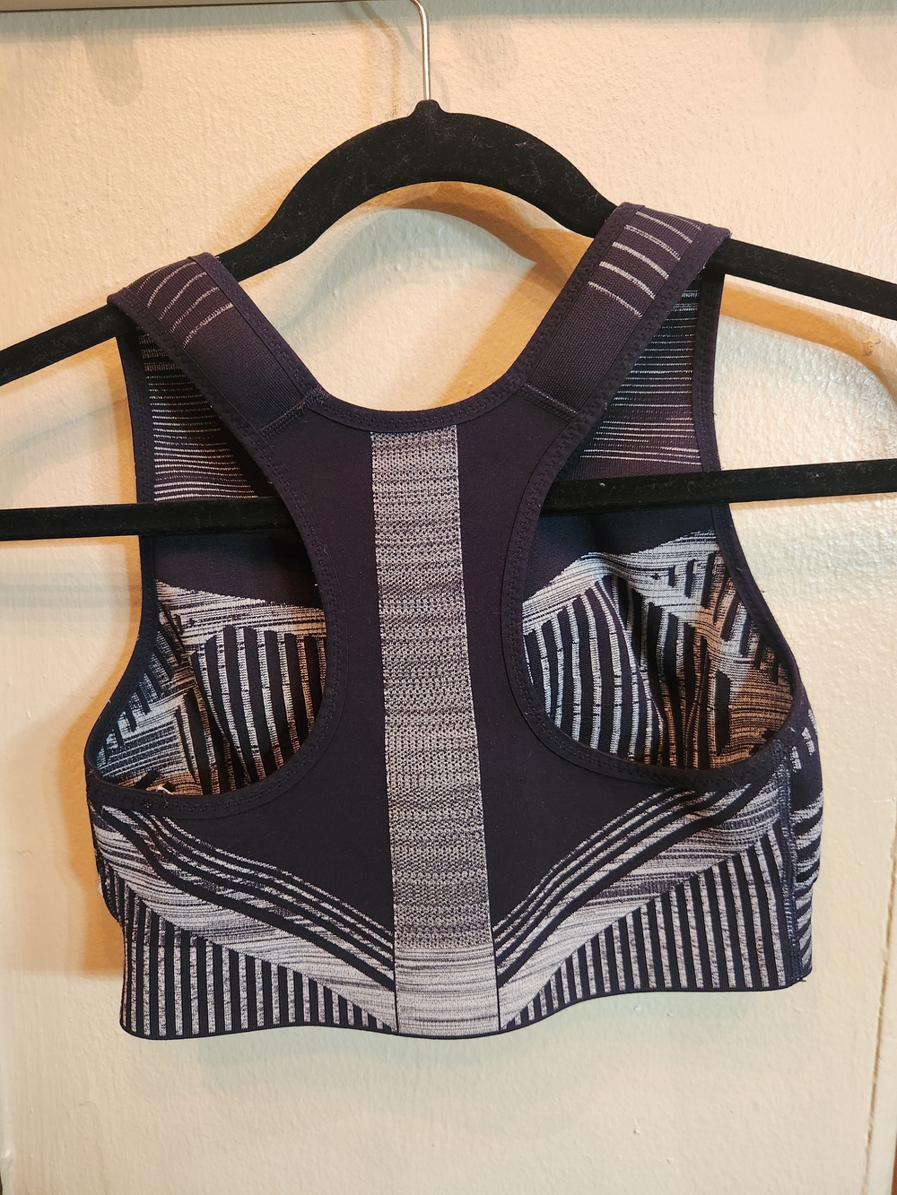 Nike Women's FE/NOM Flyknit Sports Bra - Picture 8 of 10